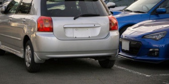 友人宅の奥さんがゴミ捨て場の前に毎日のように車がとめてあって困ってると漏らした。ちょうどその日もとめてあったので…