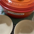 ル・クルーゼで作るドリンカレーピラフはトマトとセロリでカラフルに。