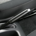 車って駐車したら皆サイドブレーキひくの？