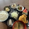 立派な長屋門をくぐると現れる古民家食堂！の900円日替わり定食は人気メニュー「山久」