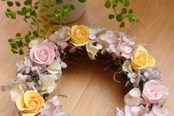 【専用です】クレイフラワー♡うさぎさん親子と薔薇のリース♡ハンドメイド ミニ、クレイフラワーとうさぎちゃんを作りました。 #クレイ