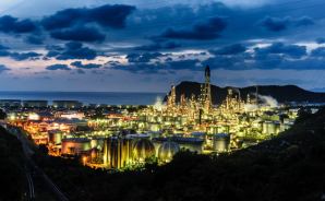 「眠らない街」工場夜景の魅力