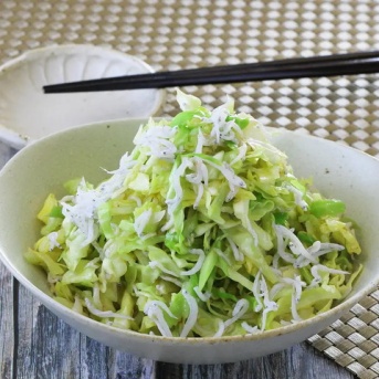 【春キャベツ買ったらコレ作っておけば間違いない】サラダやおひたしで大量消費！旬の甘みを堪能できる人気副菜3品