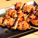 『【悲報】日本人の民度、崩壊する・・！！ 焼き鳥店が1パック500円の無人販売を開始 → 万引き多発し中止』の画像