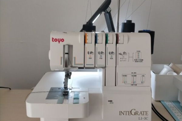 mamo style やっぱり地味暮らし - TOYO L1-3C カバーステッチミシン