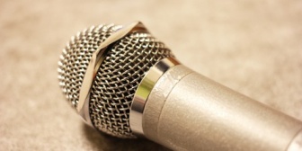 【衝撃】バイト先の飲み会の二次会でカラオケに、普段はとてもおとなしい陰キャラが参加していて…