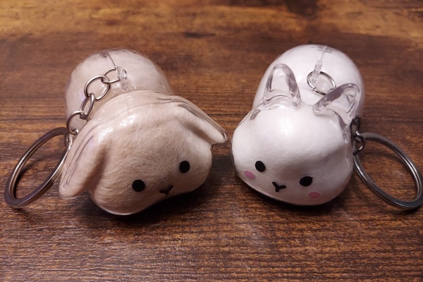 柄はレオパードですが実はウザギ　ラビットです 翼の白色葉影うさぎと小鳥 no.38 | iichi 日々の暮らしを