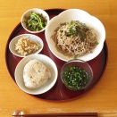盛り蕎麦、小松菜のごま酢和え、切干大根