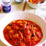 『ハーブのオレガノやバジルも入っているのでトマトとの相性も抜群♪「グリルマスターブレンドdeじゃがいもたっぷり★鶏胸肉としめじのレンチントマト煮」【レシピ1924】【スパイス大使】』の画像