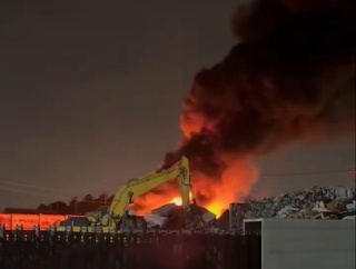 【火事情報】埼玉県所沢市牛沼 国道463号線沿い 産業廃棄物ヤードから激しい炎と黒煙あがる火災7月3日 #埼玉 #所沢 #火災