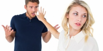 結婚も決まってた彼とカラオケに行ったとき、突然彼がカンチョーしてきた。私「？！？！」