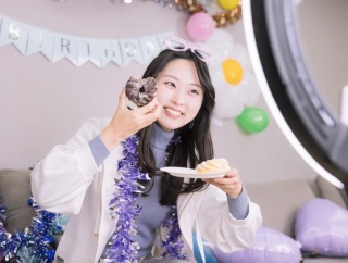 【炎上】美人すぎる大食いユーチューバー、飲み込まずに吐いてたのがバレて炎上ｗｗｗｗ (※動画あり)