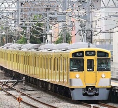 西武池袋線から黄色い電車が消えた．そして8輛編成40000系が増えた