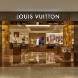 『【衝撃】300万円のルイヴィトンの服、Gucciに続きついにクレヨンしんちゃんを模倣wwwwww』の画像