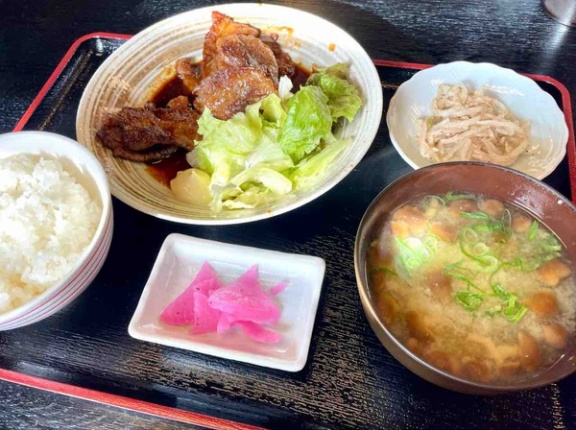 永田にある『七輪炭火焼肉・ホルモン かりん亭 長岡永田店』で『牛カルビ定食』食べてみた。