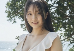 【朗報】海邉朱莉さん、推定Eカップビキニが流出した結果