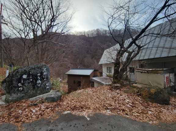 【超番外編】いさみ編集局長の祖父母の旅館紹介 温泉の色が五色に変わる秘湯"五色温泉" 五色の湯旅館をご紹介