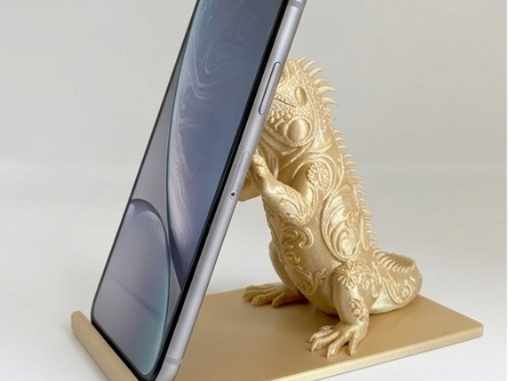 グリーンイグアナのルネサンス肖像画スマホスタンドができました！