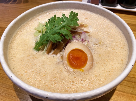 泡にまみれたエスプーマラーメンを召す！北斗市本郷「黄色い花」