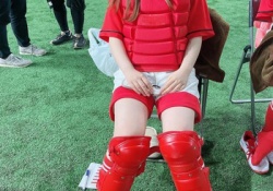 【乃木坂46】乃木坂の要である与田祐希捕手wwwww意外と脚がwwwwwww