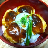 『鶏ひき肉で作るつくね温玉丼』の画像