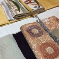 どちらにしよう。着物しるべの会パーティーのコーディネート