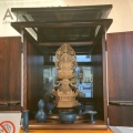 エントランスホールに展示中　㈱愛知屋仏壇本舗様