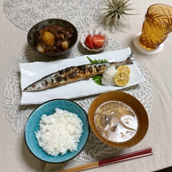 旬の秋刀魚で秋の食卓と食後は夫が買ってきたケーキも