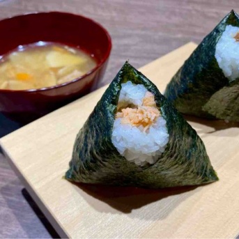 2025年『今年の一皿®』発表！今年の一皿は…『お米グルメ』！新潟市内にもおにぎり専門店が続々オープン！  ※ぐるなび発表