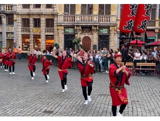 ベルギー国交樹立160周年を祝い世界遺産の広場で阿波踊り