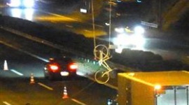 夜中の高速「自転車が降ってきた」、投げ込んだ少年たちの“想像力欠如”…容疑は「殺人未遂」、“悪ふざけ”など通じない…兵庫