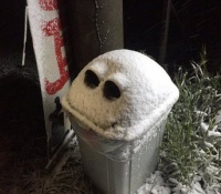 【乃木坂46】今年も見られる！雪をかぶった空き缶ゴミ箱が完全にどいやさんww