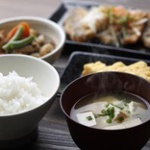 日本食って醤油やソースが旨いんであって料理自体は不味いよな