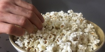 ポップコーンの豆をよく嫁が買ってくるんだが、味のついてないポップコーンが出てきた…