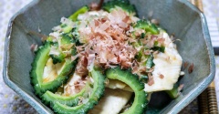 削り節がポイント「鶏ささ身肉とゴーヤの白だし炒め」
