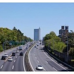 【動画】女さん、男と喧嘩して高速道路に駆け出してしまう