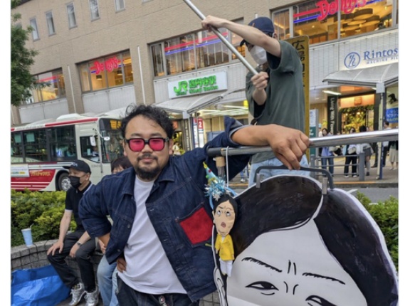 日本共産党系の殺害パフォーマー、自民党・門ひろこ人形を縛り首にする殺害パフォーマンスへ