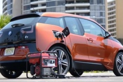 BMWのEV「i3」をホンダの発電機で充電してみた