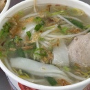 新竹グルメ「車站肉羹麺」とろみスープや肉団子が美味な地元民で賑わう新竹駅前小吃