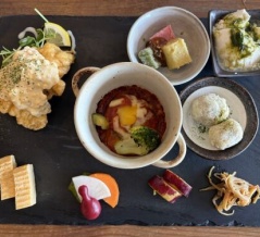 ハレヤ食堂、和洋肉野菜完璧なバランスとボリューム