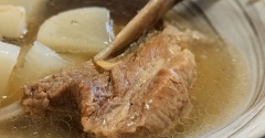 圧力鍋でとほろほろ柔らかスペアリブと大根のスープ