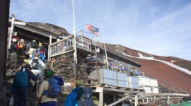 【富士山】８合目の山小屋で韓国人従業員が死亡、ＣＯ中毒か…富士山ホテル