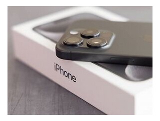 9月頃にiPhone18出るらしいから型落ちになる17買う