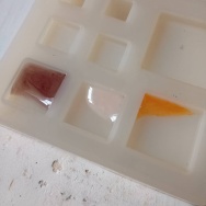 年々疲れやすくなってる気が…と、雀カラーの翼つくりました。