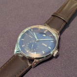 『【ORIS】ドレスウォッチは、もっと自由でいい。新しいアートリエ コンプリケーション』の画像