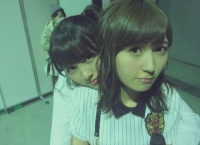 なーにゃ、発情し涼花の首筋を攻める