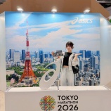 『[ニアジョイ] 大信田美月、東京マラソン2026 ランナー受付に行ってゼッケンを受け取る！』の画像