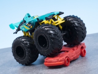レビュー ホットウィール モンスタートラック スラム プリ＆サドン・ストップ