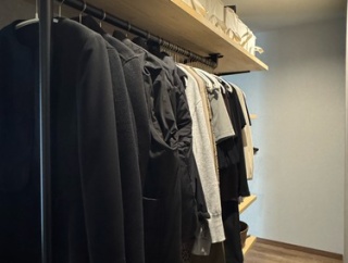 着るものに悩む時期、クローゼットに作った余白