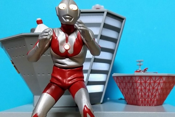 アルティメットルミナス科学特捜隊日本支部基地ウルトラマン